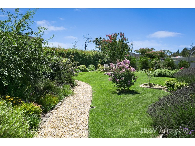 22 Golden Grove, Armidale NSW 2350