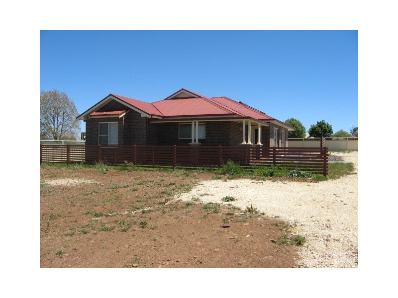 10-12 Hardinge St, Guyra NSW 2365