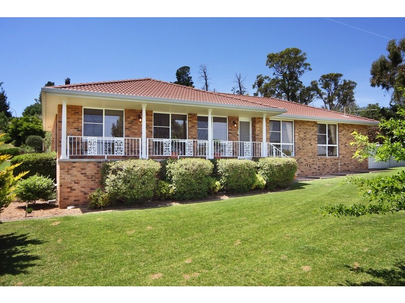 2 G F Nott Close, Armidale NSW 2350