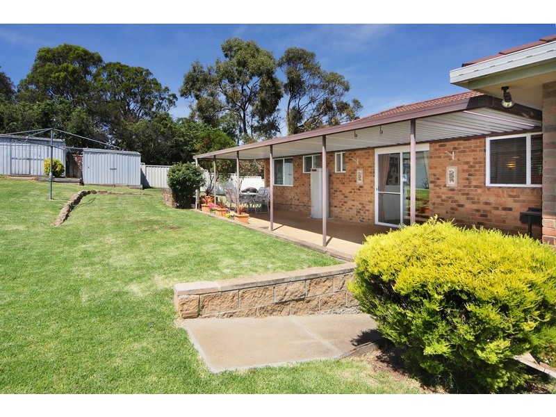 2 G F Nott Close, Armidale NSW 2350