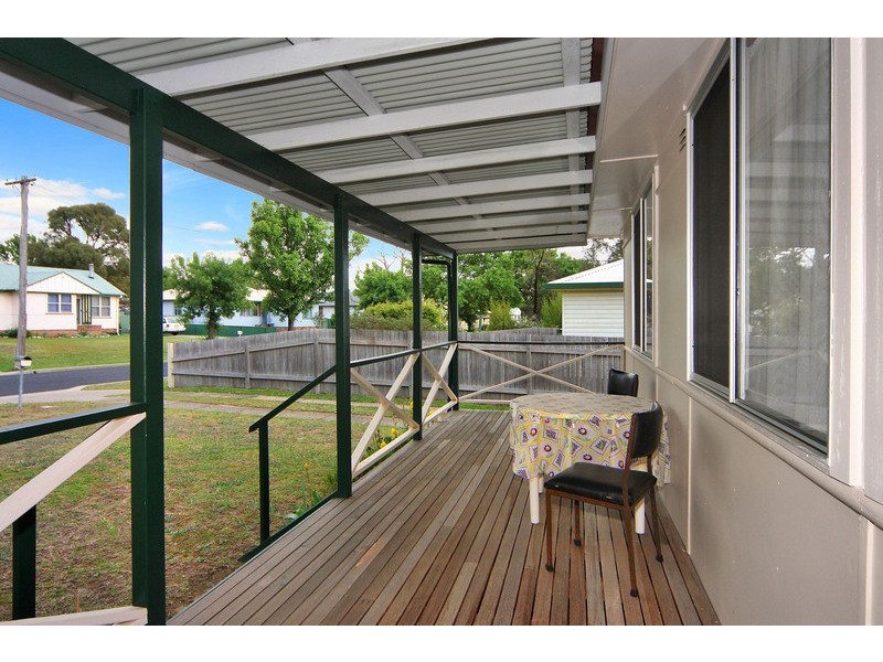 17 Jones Avenue, Armidale NSW 2350