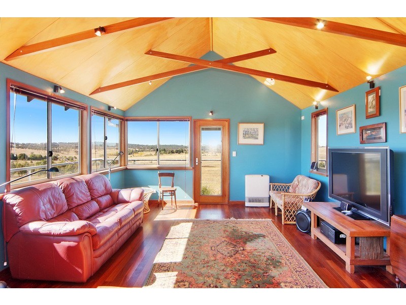 28 Meadow Rd, Armidale NSW 2350