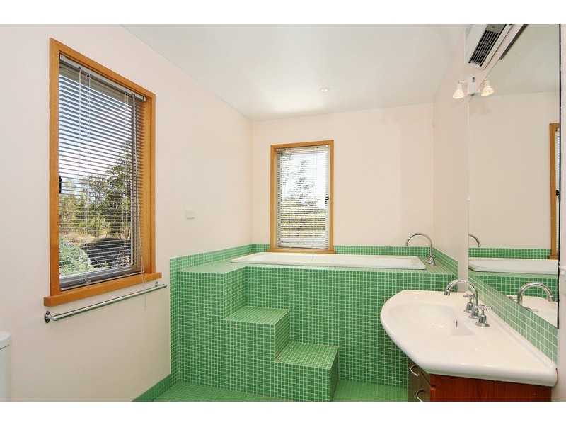 28 Meadow Rd, Armidale NSW 2350