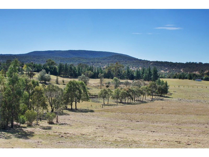 28 Meadow Rd, Armidale NSW 2350