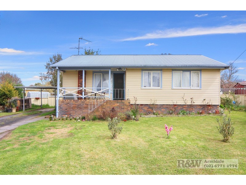 14 McLean Ave, Armidale NSW 2350
