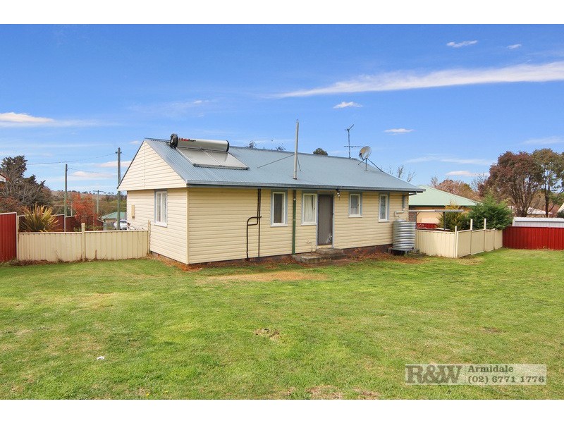 14 McLean Ave, Armidale NSW 2350