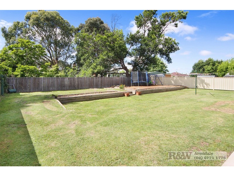 8 Elizabeth Avenue, Uralla NSW 2358