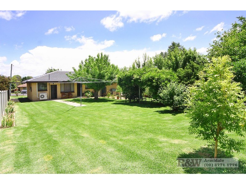 4 Church Avenue, Uralla NSW 2358