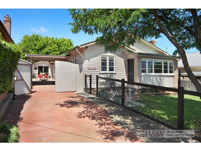 146 Mossman Street, Armidale NSW 2350