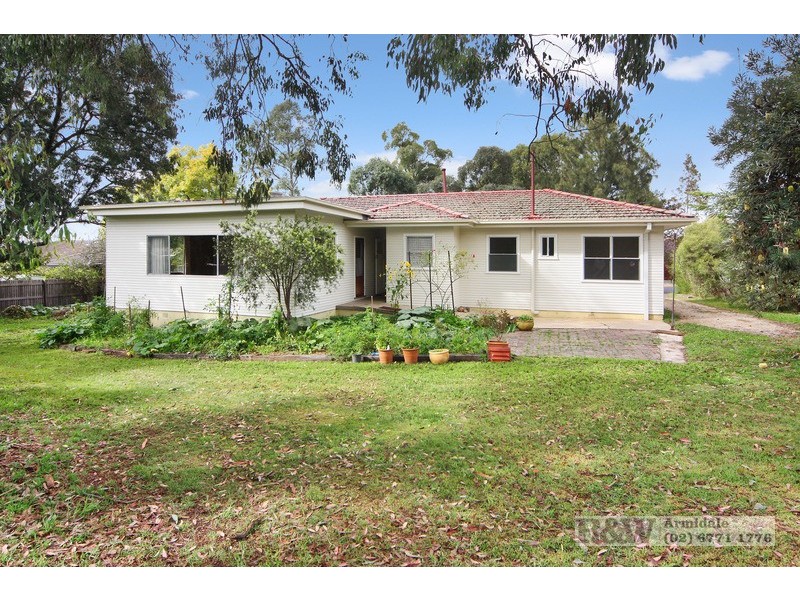 21 Richardson Avenue, Armidale NSW 2350