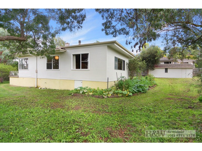 21 Richardson Avenue, Armidale NSW 2350