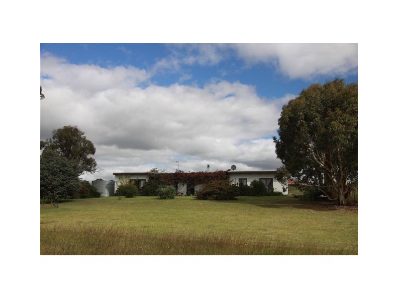 166 Kingstown Road, Uralla NSW 2358