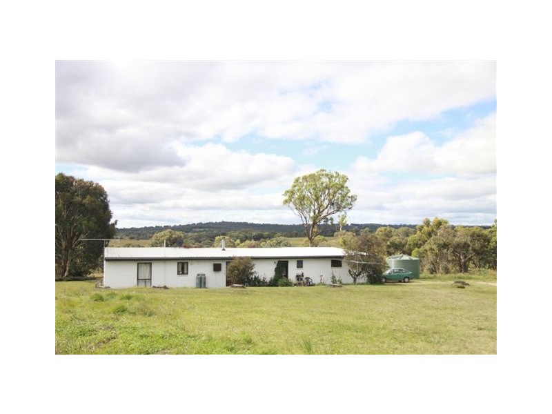166 Kingstown Road, Uralla NSW 2358