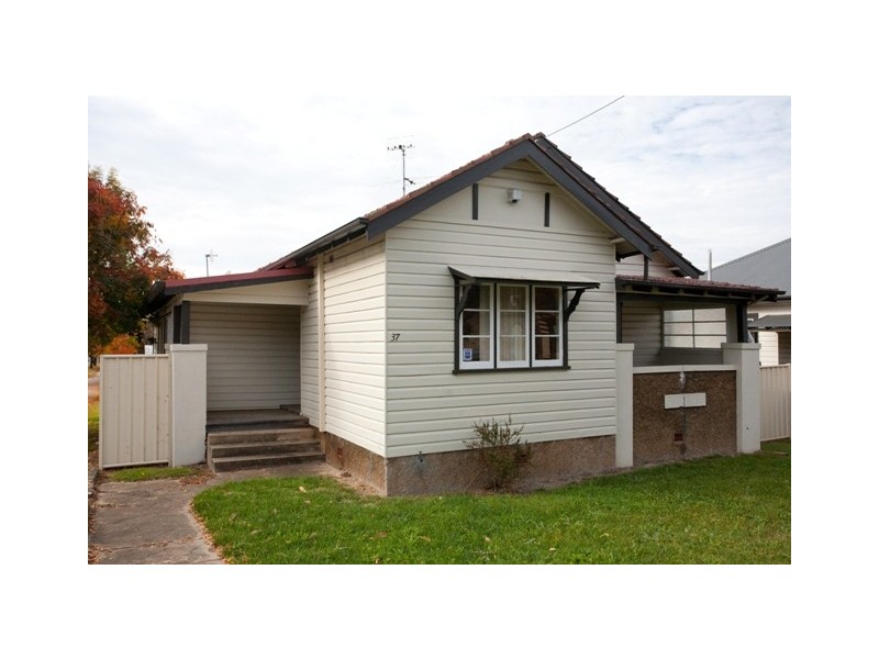 37 Marsh Street, Armidale NSW 2350