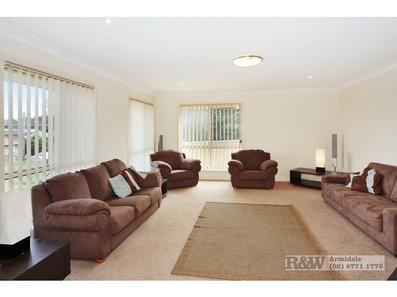 8 Elizabeth Avenue, Uralla NSW 2358