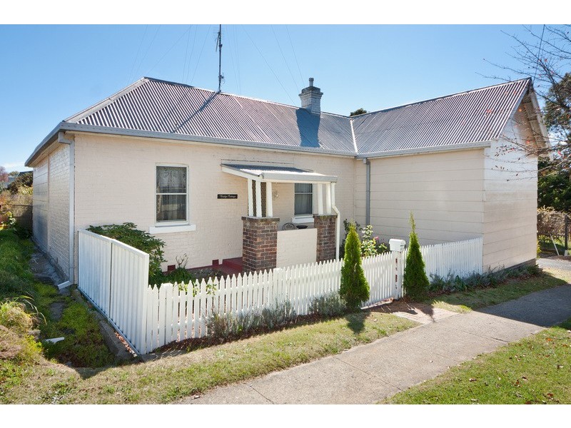 69a Bridge Steet, Uralla NSW 2358