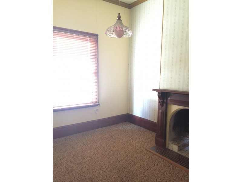 18 Salisbury Street, Uralla NSW 2358