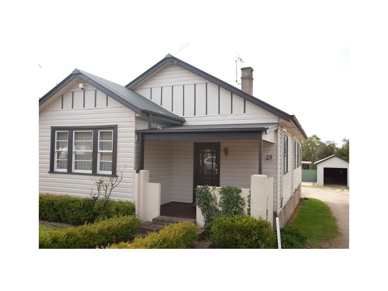 39 Marsh Street, Armidale NSW 2350