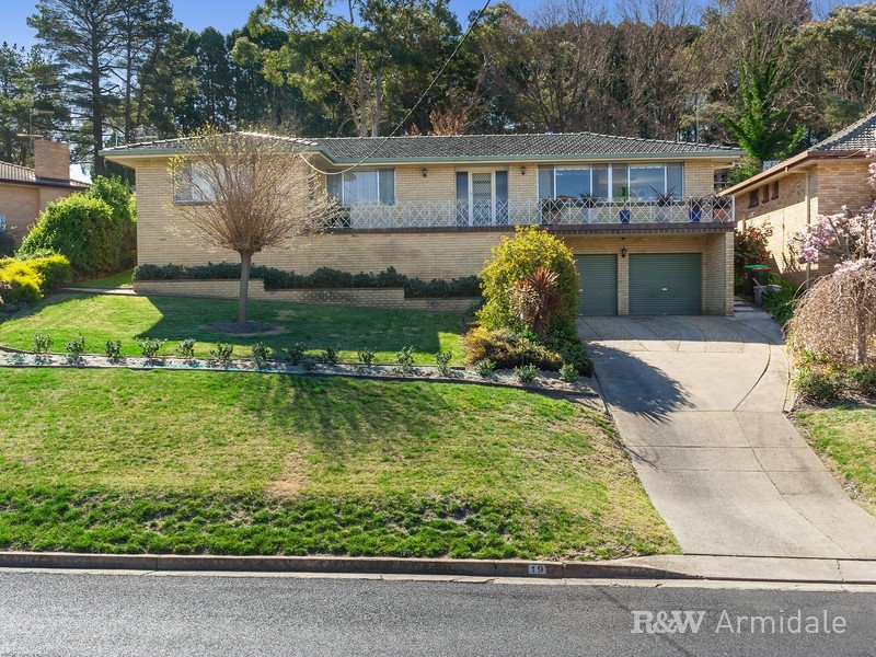 19 Campion Parade, Armidale NSW 2350