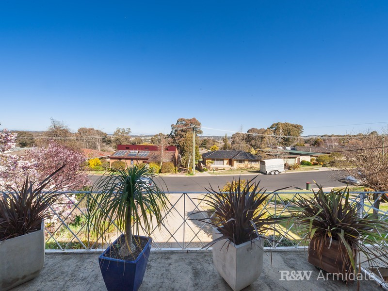 19 Campion Parade, Armidale NSW 2350