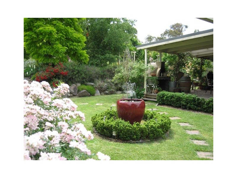 7 Wallaby Rocks Lane, Uralla NSW 2358