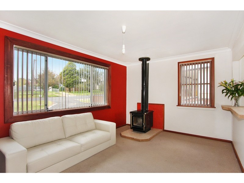 8 Prince Avenue, Uralla NSW 2358