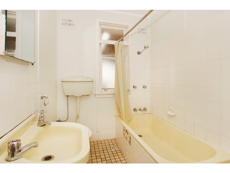 8 Prince Avenue, Uralla NSW 2358