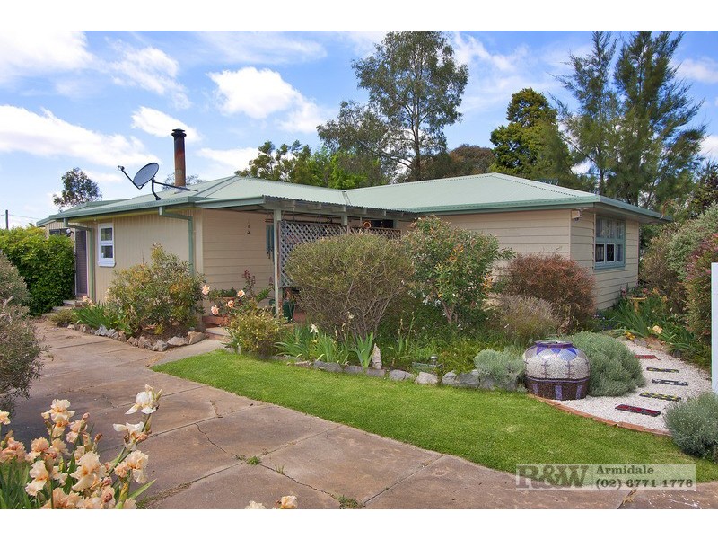 1 Monkton Avenue, Armidale NSW 2350