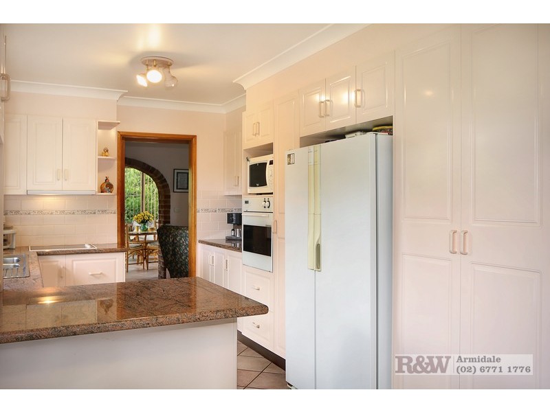 20 Inces Road, Armidale NSW 2350