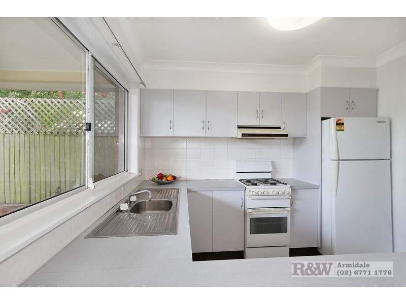 2/22 Butler Lane, Armidale NSW 2350