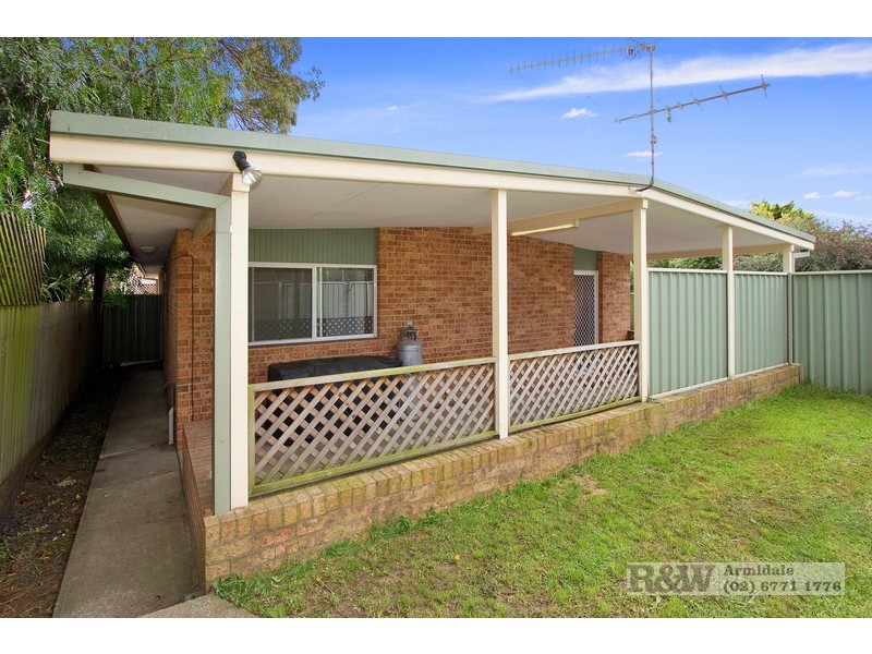 2/22 Butler Lane, Armidale NSW 2350