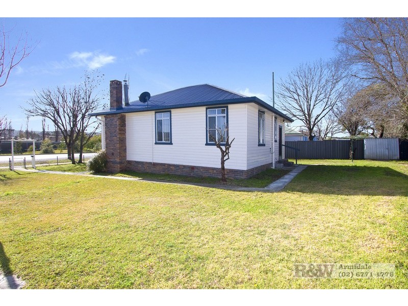 4 Barney Street, Armidale NSW 2350