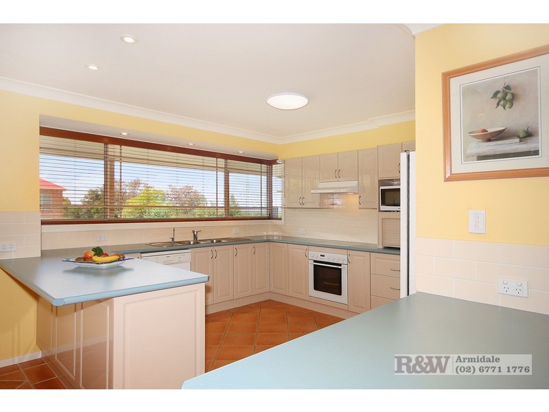 75 The Avenue, Armidale NSW 2350