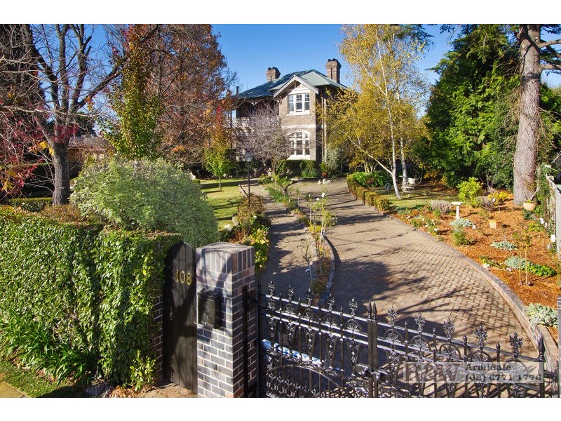 108 Mann Street, Armidale NSW 2350