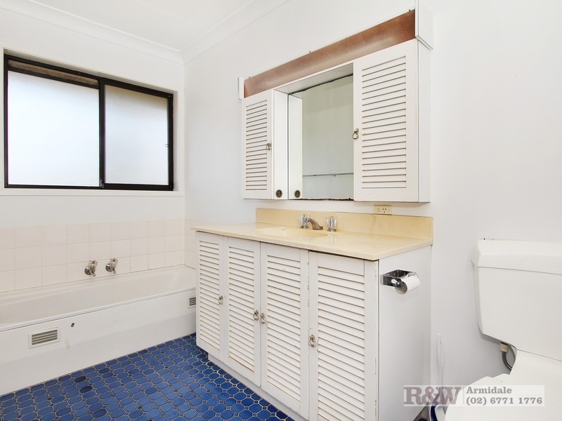 13-15 Rowan Avenue, Uralla NSW 2358