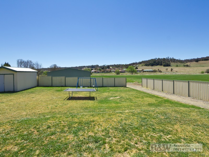 11 Kirkwood Street, Armidale NSW 2350