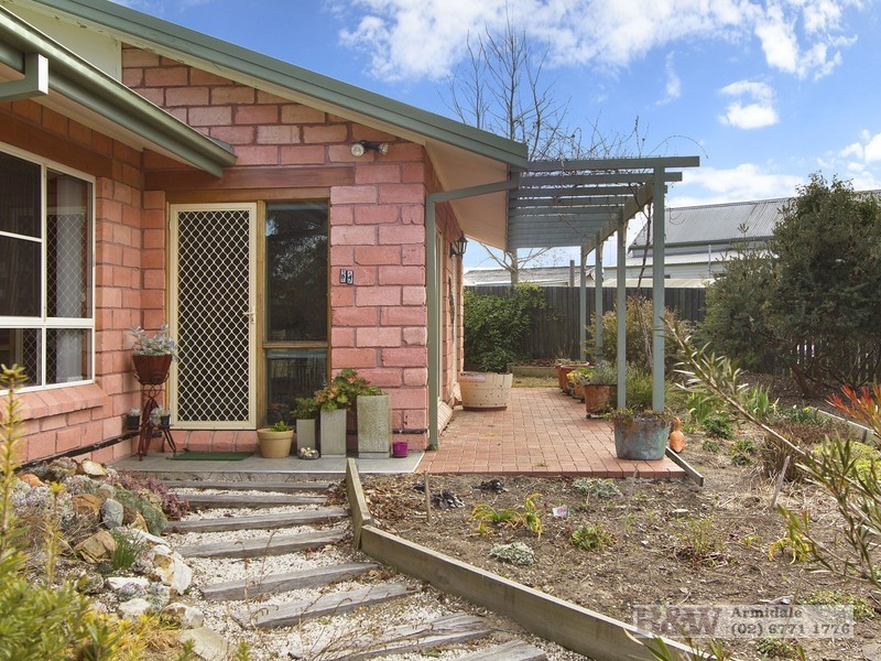 64 John Street, Uralla NSW 2358