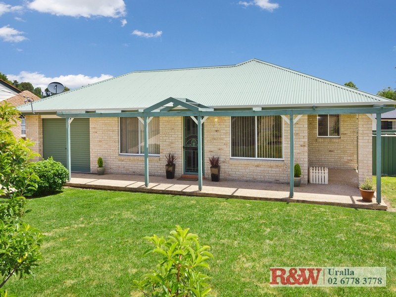 16 Hill Street, Uralla NSW 2358