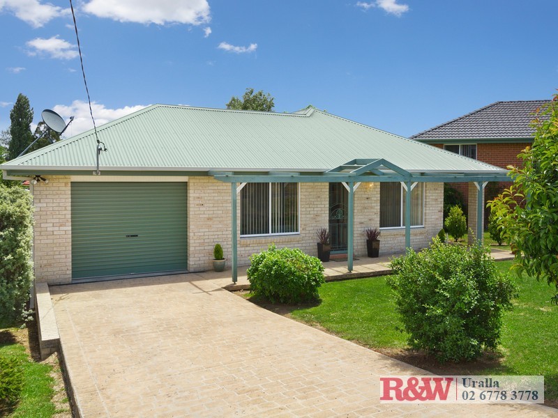 16 Hill Street, Uralla NSW 2358