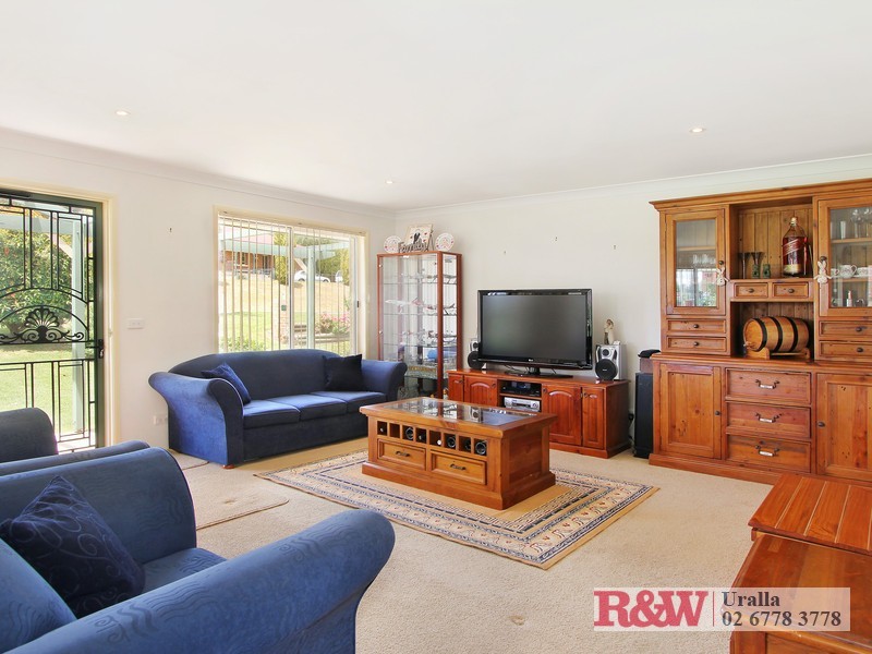 16 Hill Street, Uralla NSW 2358