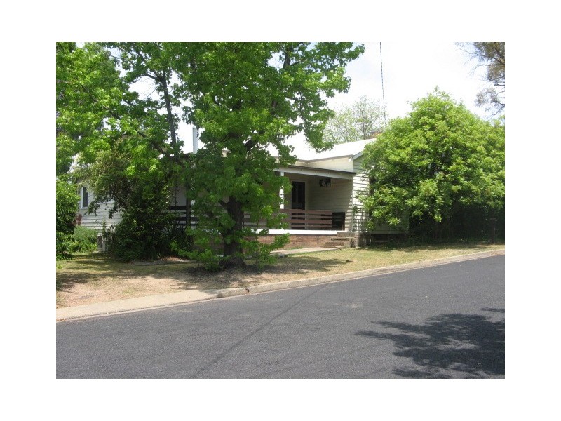 14 Drummond Ave, Armidale NSW 2350