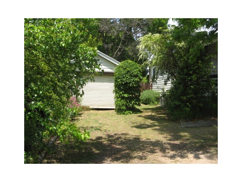 14 Drummond Ave, Armidale NSW 2350