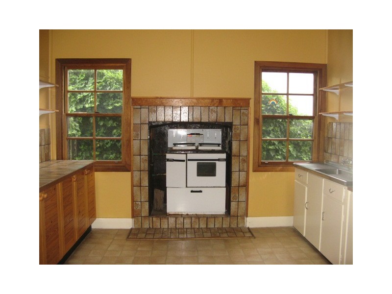 14 Drummond Ave, Armidale NSW 2350