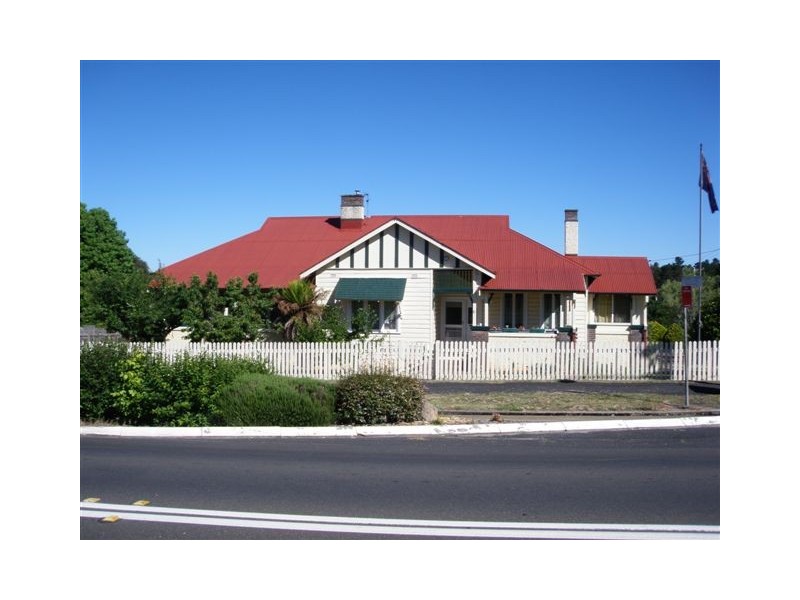 13 Bridge Street, Uralla NSW 2358