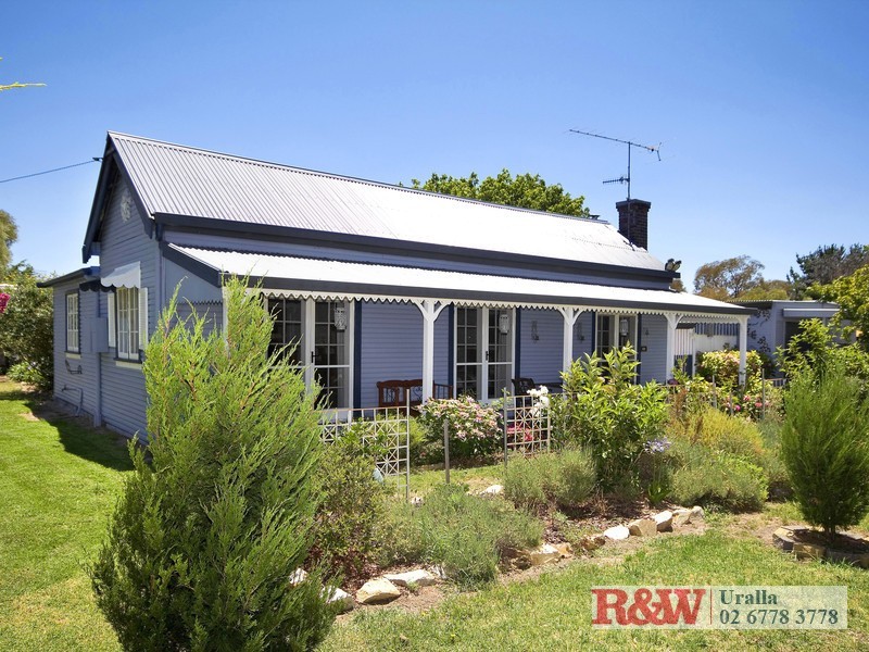 22 McCrossin Street, Uralla NSW 2358