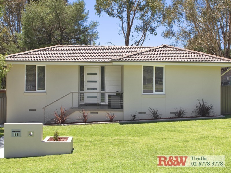 38 Duke Street, Uralla NSW 2358