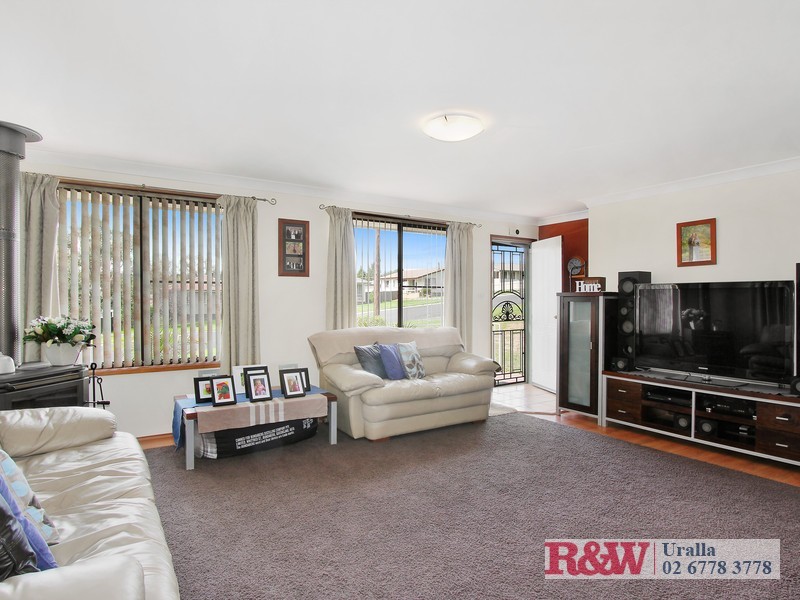 16 East Street, Uralla NSW 2358