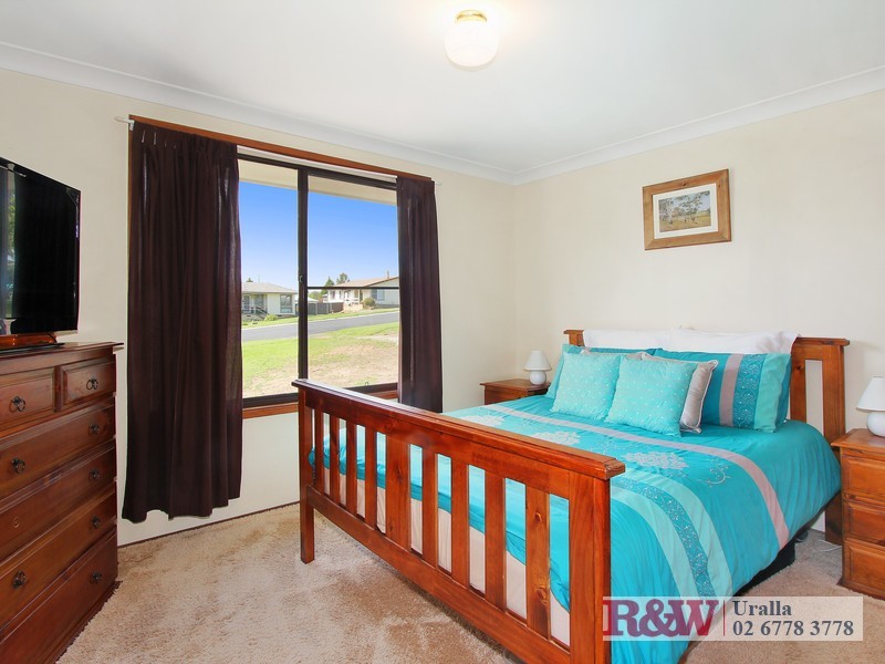 16 East Street, Uralla NSW 2358