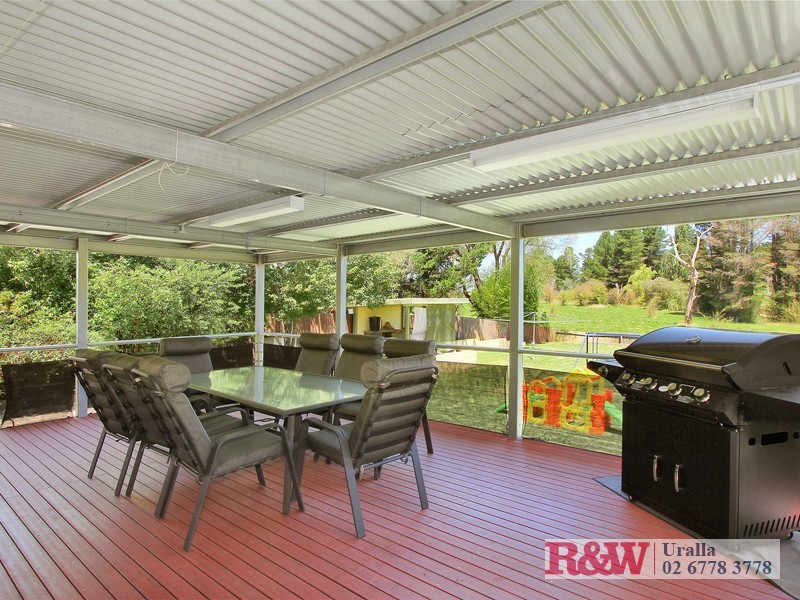 16 East Street, Uralla NSW 2358