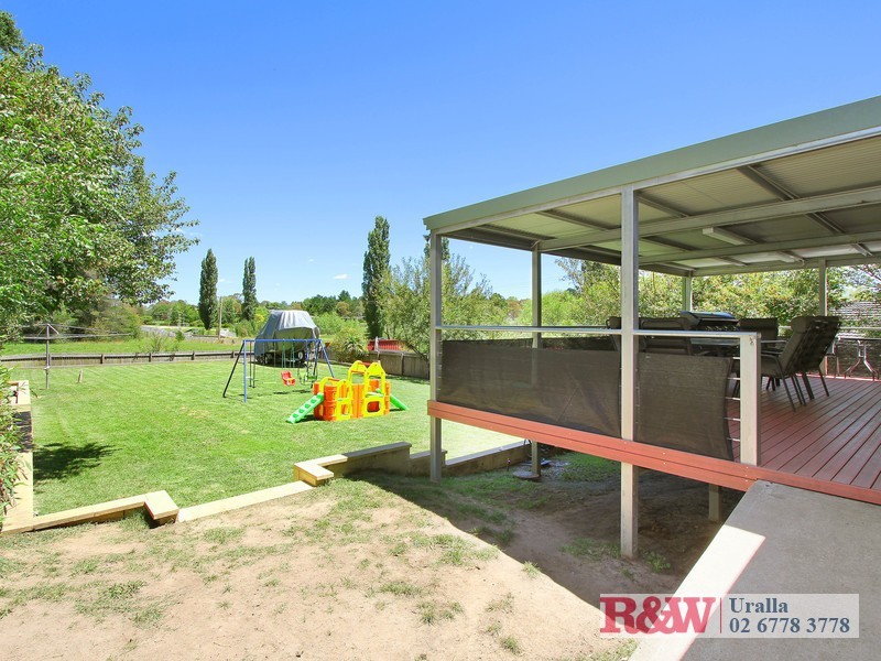 16 East Street, Uralla NSW 2358
